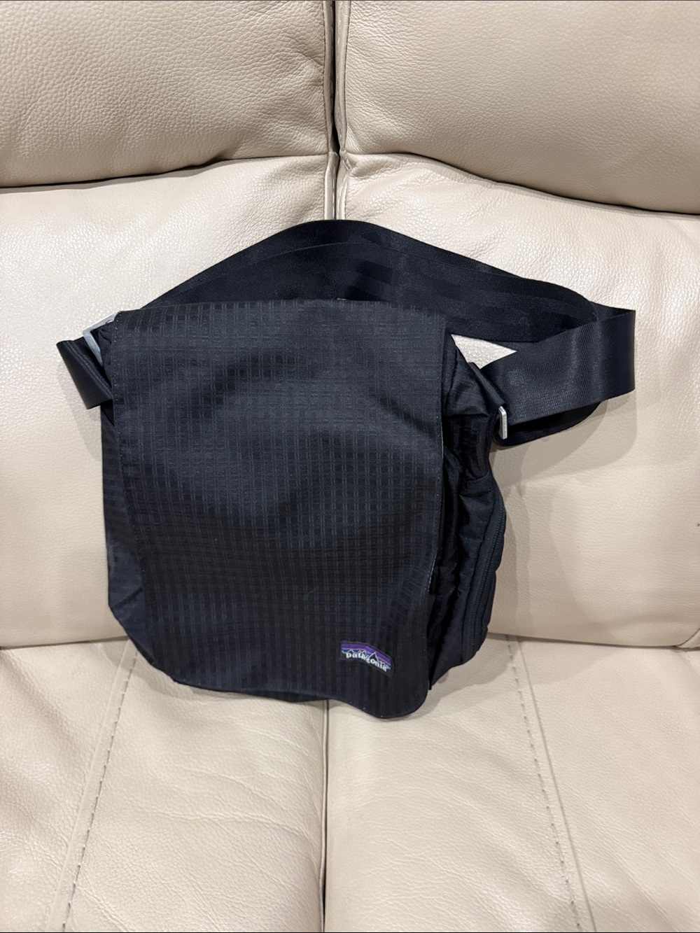 Patagonia Single Shot Messenger / Crossbody Bag